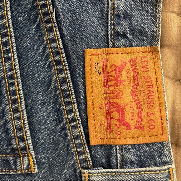 Levi Strauss cutoff shorts, size 31 excellent condition - Picture 2 of 4